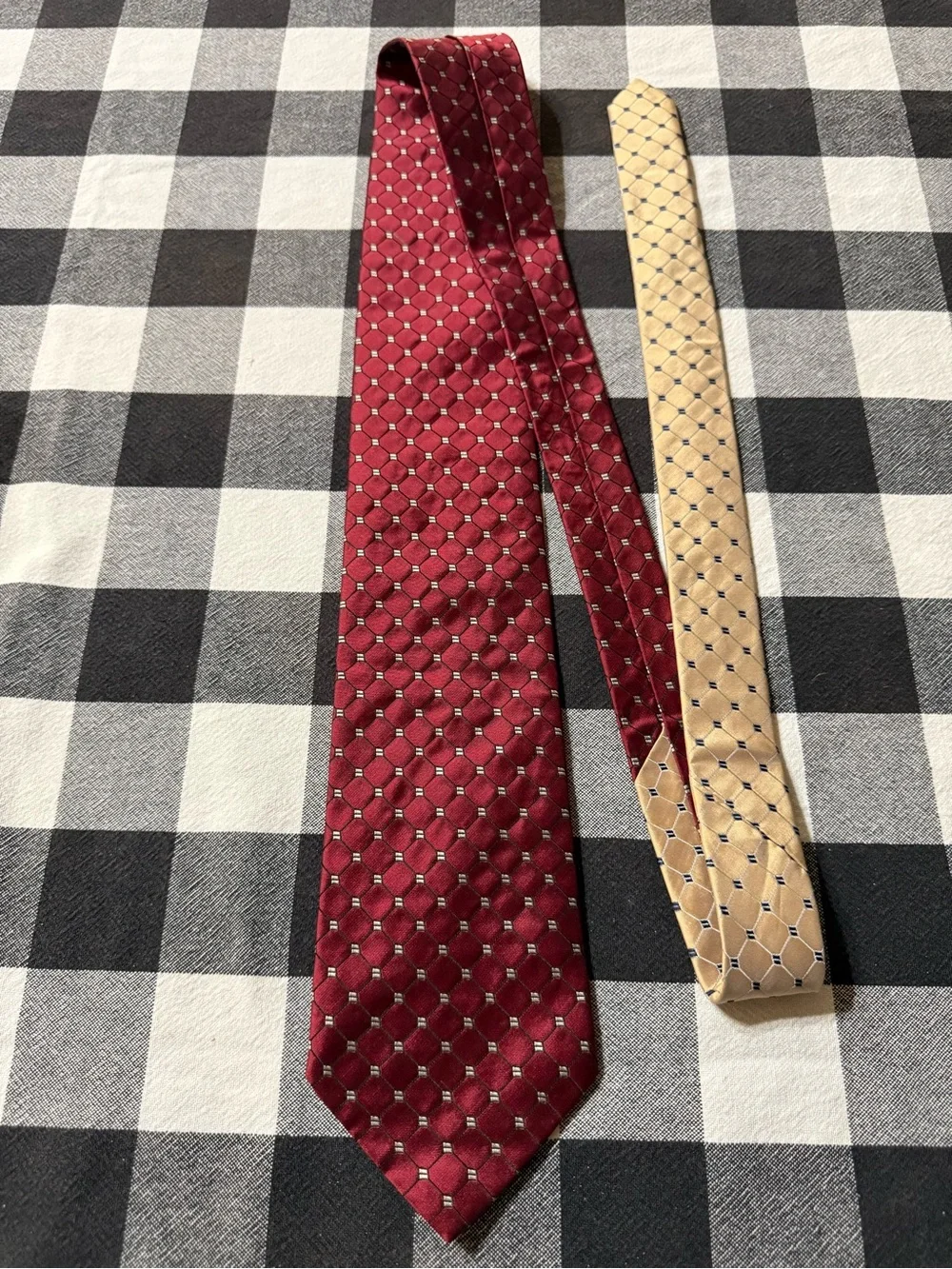 Tommy Hilfiger Men's Burgundy Geometric Silk Tie